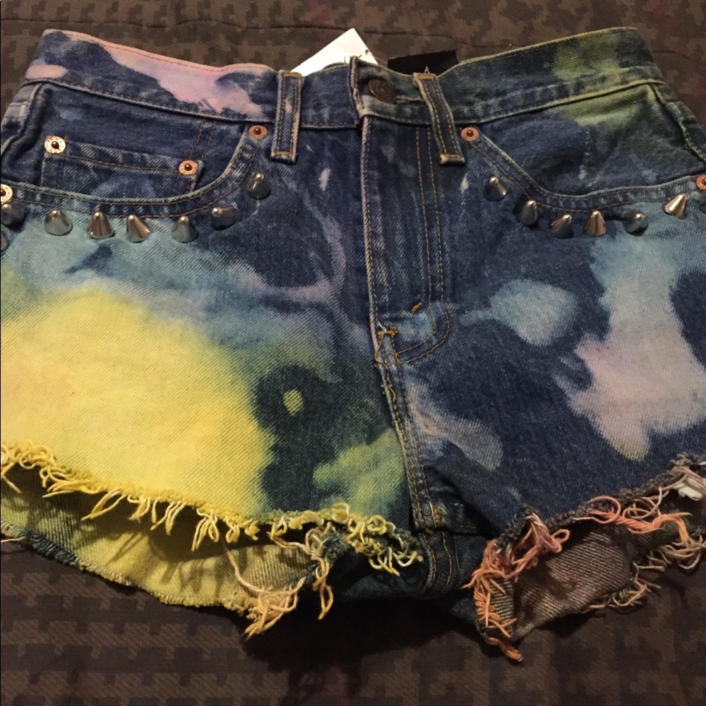 Shorts - Picture 2 of 5